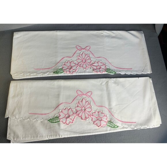 Other - Vintage pillowcases pair pink floral embroidered scalloped edges cotton standard